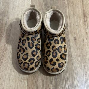 Size 6 leopard print ultra mini Ugg boot